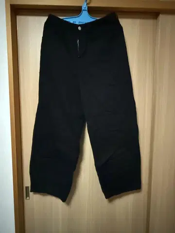 블랙 와이드 팬츠 프론트 버튼 포함