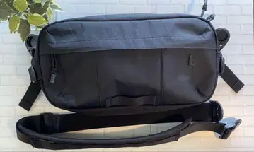 tomtoc 블랙 바디백