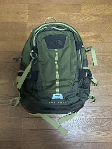 THE NORTH FACE HOT SHOT 백팩 올리브 그린