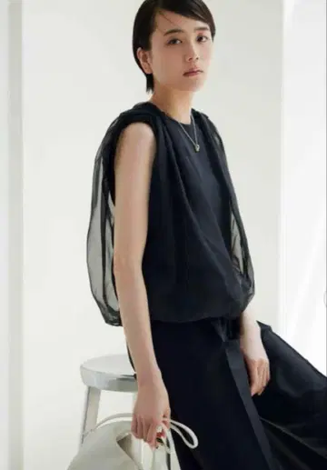 루니 LOUNIE 사토 카나코 오간자 도킹 풀오버 블랙
