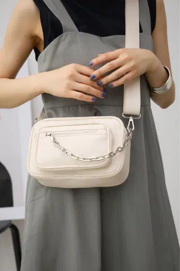 AZUL by moussy 아웃 포켓 스퀘어 숄더백 화이트
