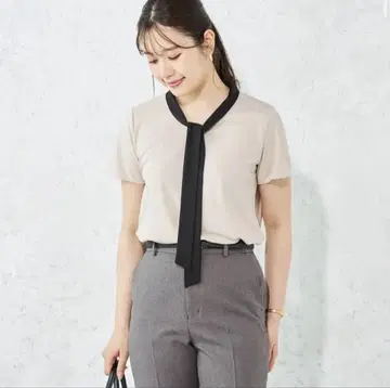 [AOKI] 배색 보타이 티셔츠 베이지