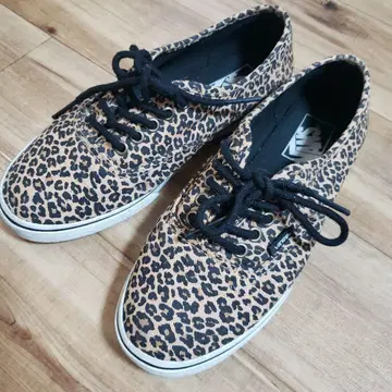 VANS 레오파드 무늬 로우컷 스니커즈