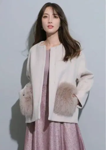 [Apuweiser-riche] 2WAY 포켓 퍼 노카라 코트