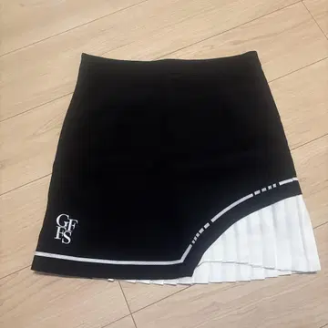 GF 플리츠 스커트 블랙/화이트