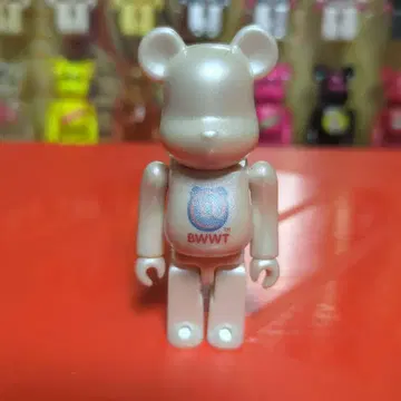 베어브릭 100% BWWT 메디콤 토이