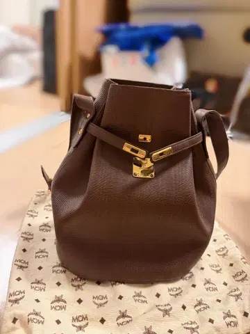MCM 브라운 가죽 핸드백