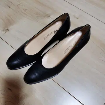 블랙 가죽 펌프스 22.5cm EE폭