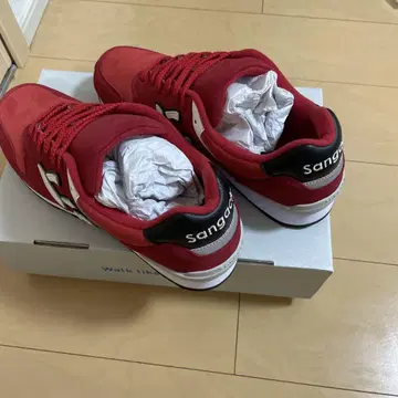 뉴 스니커즈