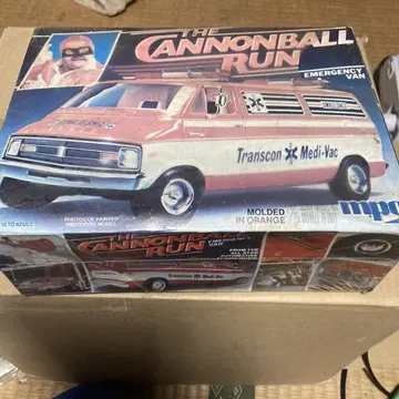 Cannonball Run Emergency Van 1/24 MPC