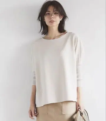 개럴개런트 하프 새틴 콤비 블라우스 베이지 돌먼 슬리브 출퇴근