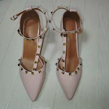 스터드 장식 핑크 하이힐 24.0cm