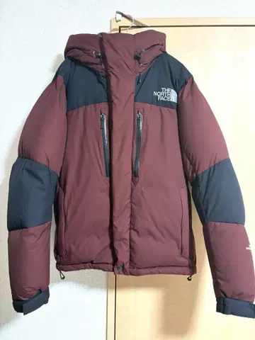 레어 컬러 THE NORTH FACE 발트로 라이트 자켓 세쿼이아 레드