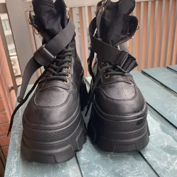 스타일리시 통굽 부츠 BLACK