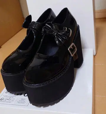 MARS 빅 리본 펌프스 통굽 에나멜 LL