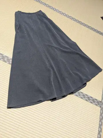 다크 그레이 플레어 스커트