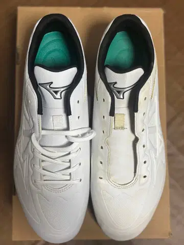 Mizuno 화이트 스파이크