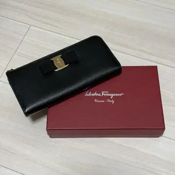 Ferragamo 블랙 가죽 리본 포함 장지갑