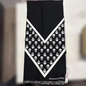 Alexander McQueen 스컬 패턴 머플러