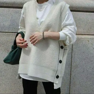 machatt 사이드 버튼 니트 베스트