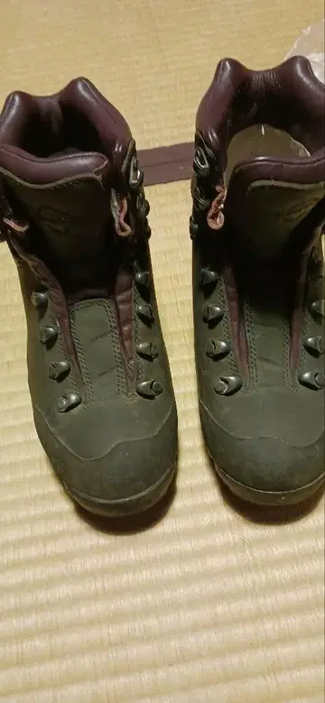 몽벨 등산화 하이컷 방수성 올리브 그린 새상품급 23cm