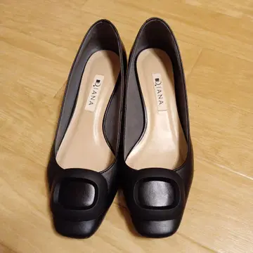 DIANA 블랙 가죽 펌프스 중간 힐