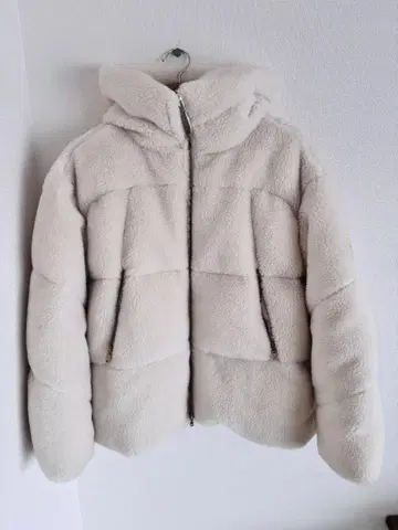 TATRAS 다에시아 보아 다운 자켓 IVORY