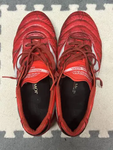 초레어!! Mizuno Morelia 레드 스파이크 슈즈