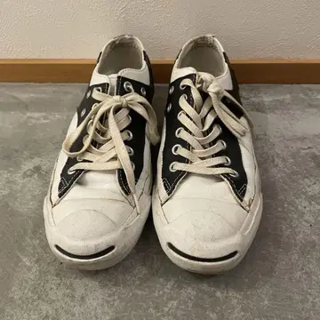 화이트/블랙 캔버스 스니커즈