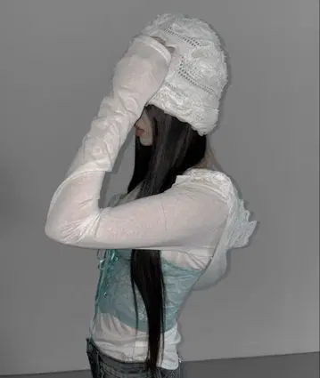 theairtown rose beanie