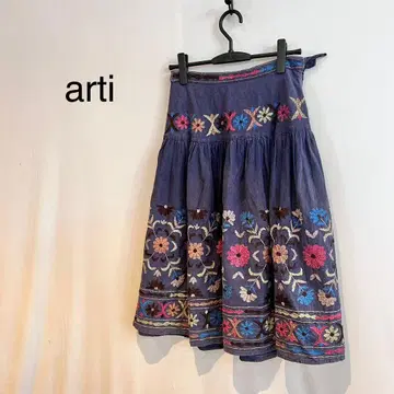 M1015 인도산 자수 장식 다크 블루 무릎 기장 플레어 스커트