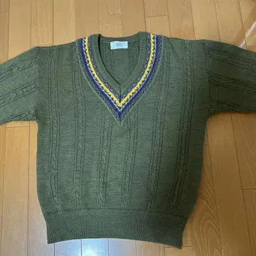 1886 ALPINE WEAR M 사이즈 V넥 스웨터