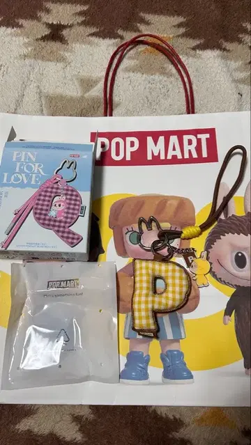 POP MART Pin for Love 러브브 P 키링