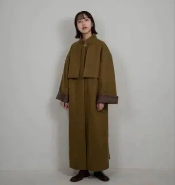 lawgy 스탠드넥 가죽 커프 코트 그린 플레어 슬리브 롱 코트