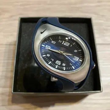 나이키 네이비 아날로그 시계