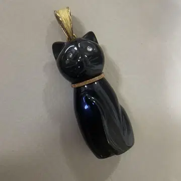 고양이형 펜던트 블랙 컬러의 돌