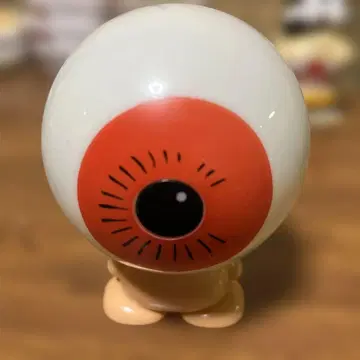 게게게의 키타로 눈알 아저씨 피규어 라이트가 켜집니다.