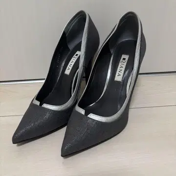 당일 발송 DIANA 다이애나 펌프스 그레이 실버 23.5cm