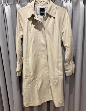 DAMA collection 크림 염소 가죽 스텐카라 코트