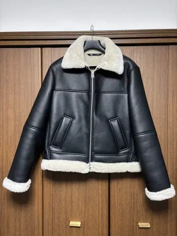 zara 새상품급 페이크 가죽 자켓 M 사이즈