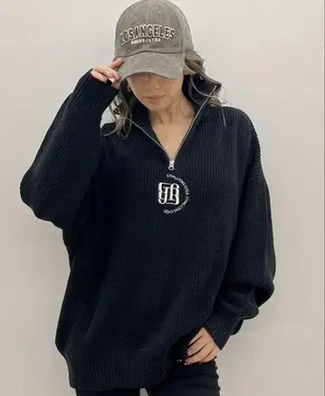 하프 지퍼 블랙 니트 스웨터 gyda