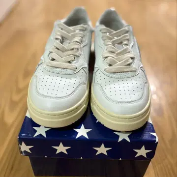 AUTRY 오토 리 MEDALIST 메달리스트 스니커즈