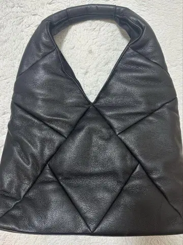 블랙 퀼팅 숄더백