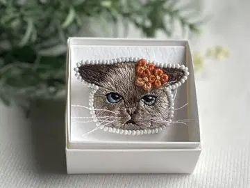 자수 고양이 디자인 브로치