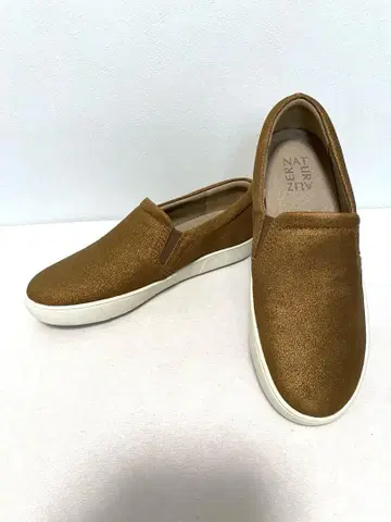 미사용 새상품 내추럴라이저 슬립온 23.5cm 골드 브라운