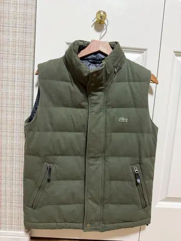 LACOSTE 올리브 그린 다운 베스트 48/3