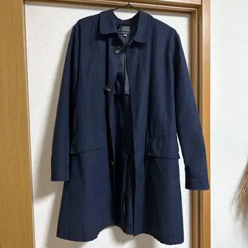 네이비 트렌치코트