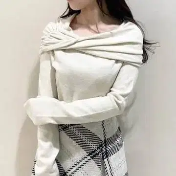 [ 새상품급 ] 오프숄더 니트 풀오버