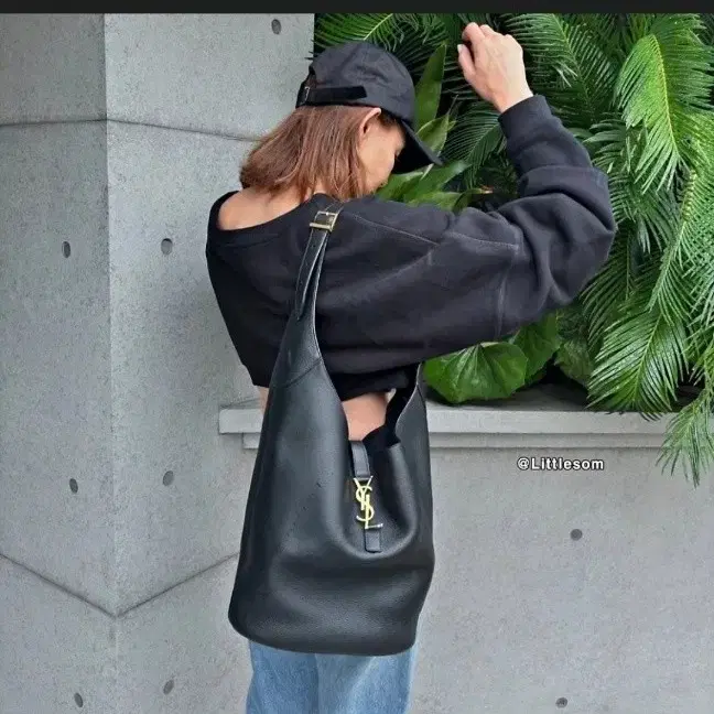 생로랑 입생로랑 LE 5 A7 호보 버킷백(정품) 사진 1