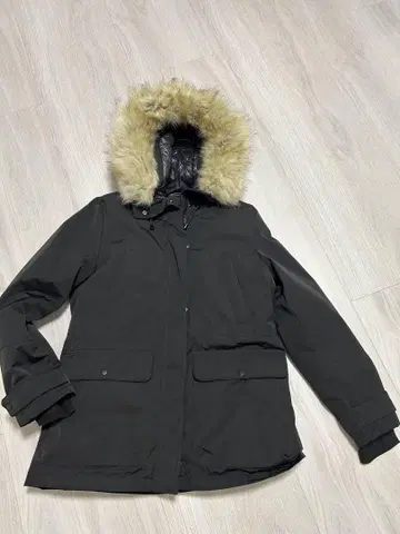 새상품급 자라 ZARA 퍼 다운 자켓 마운틴 파카 블랙 L